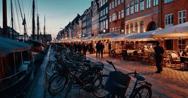 Aarhus at night with the boats