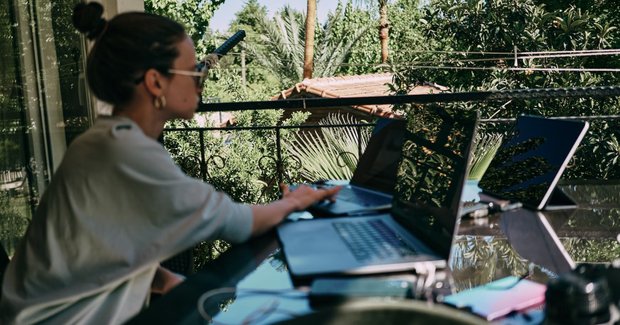 girl working on a digital nomad visa